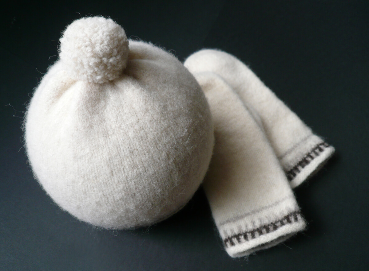 JÕUGA mittens and hats